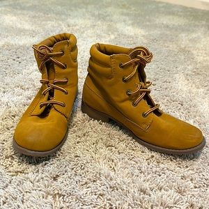 Used & Worn knock off Timberlines.